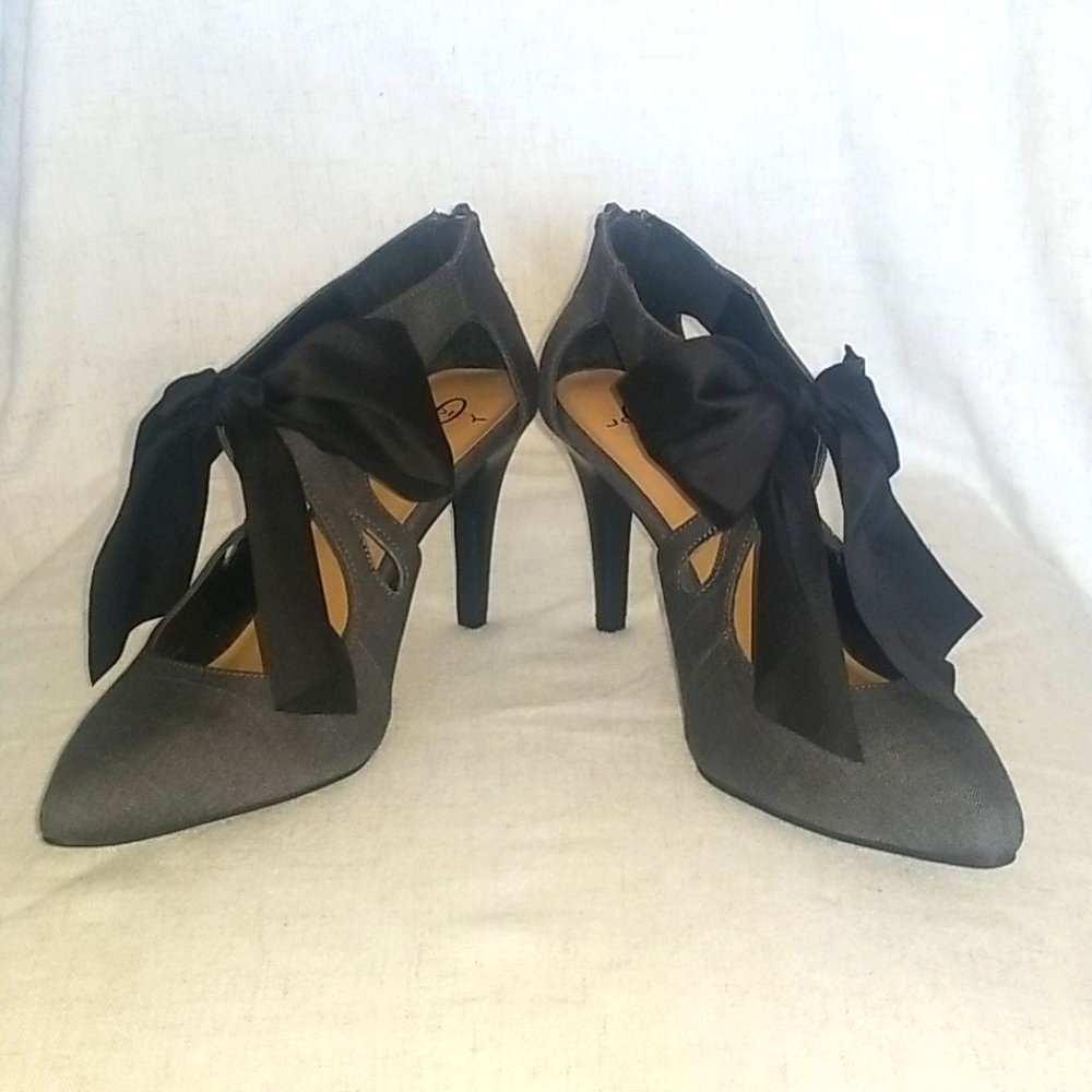 Gray Plaid Heels with Black Bow